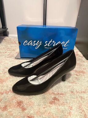 easy street Black Patent Mid-Heel Pumps